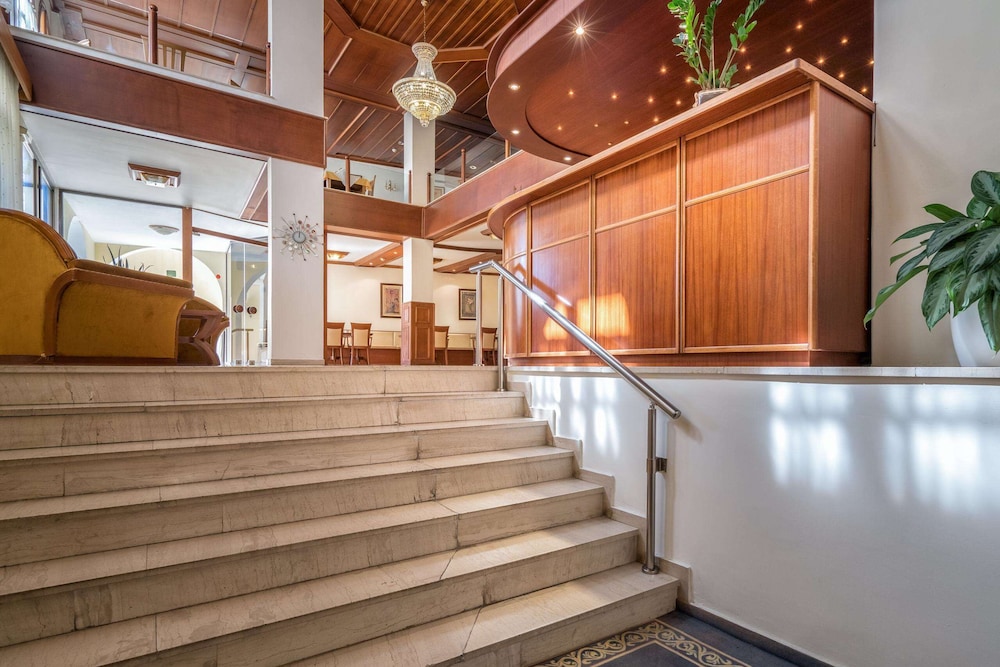 Diana Hotel — Hotel building in Zante Town, Ionian Islands