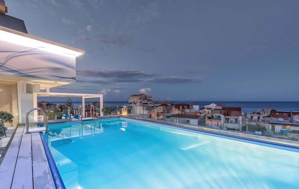 Diana Hotel — Swimming pool in Zante Town, Ionian Islands