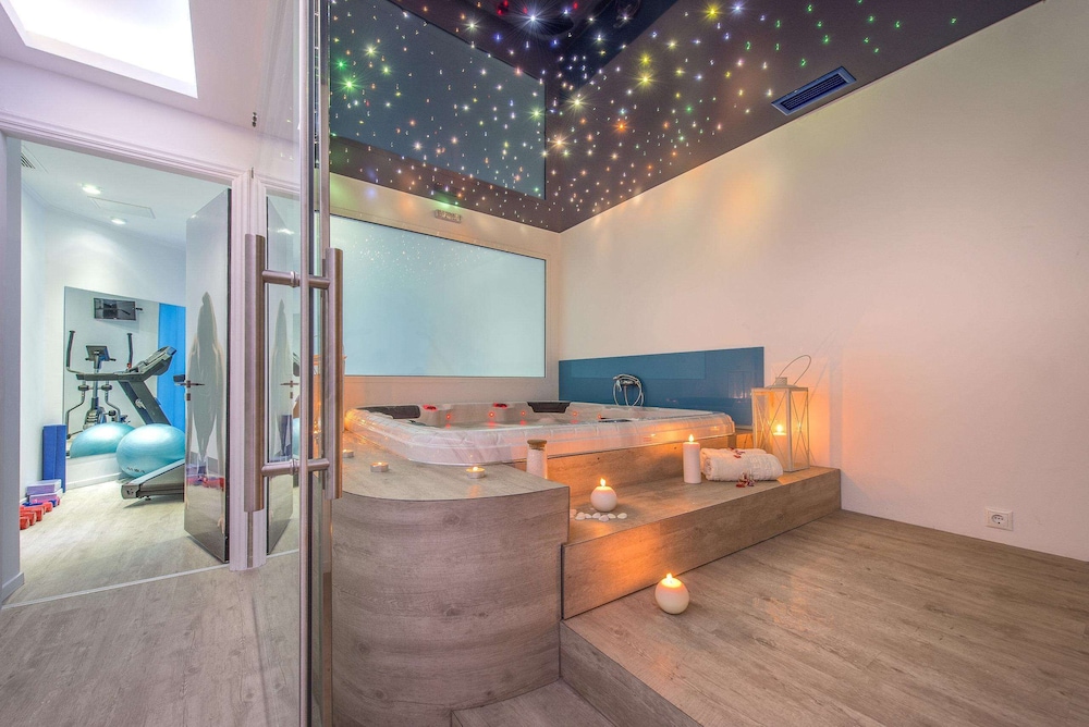 Diana Hotel — Hotel rooms in Zante Town, Ionian Islands