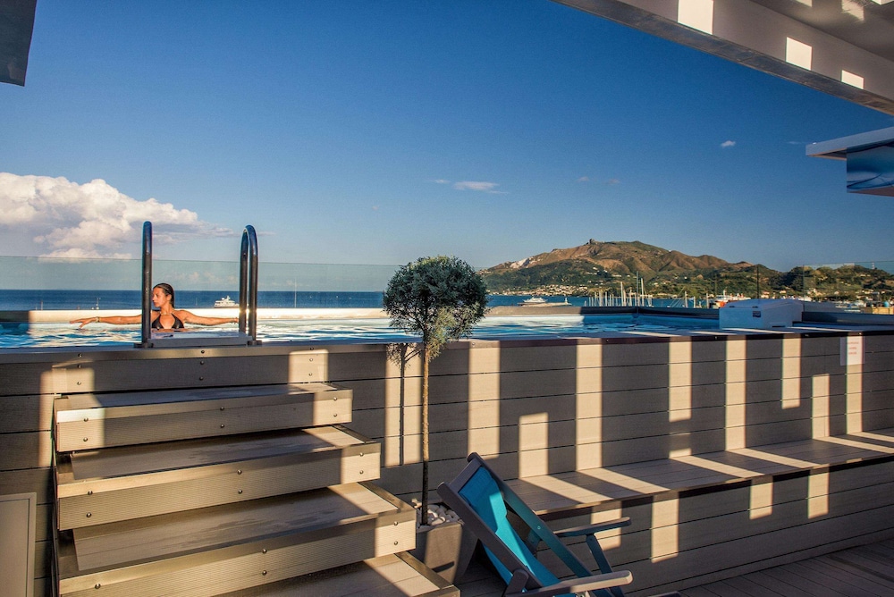 Diana Hotel — Swimming pool in Zante Town, Ionian Islands