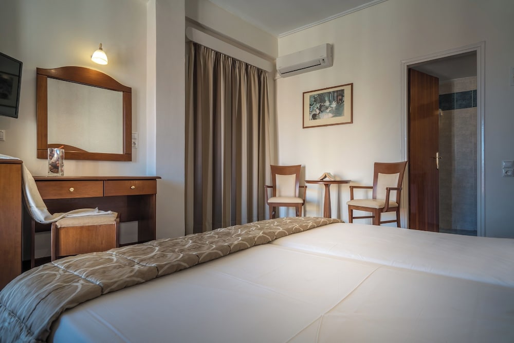 Diana Hotel — Hotel rooms in Zante Town, Ionian Islands