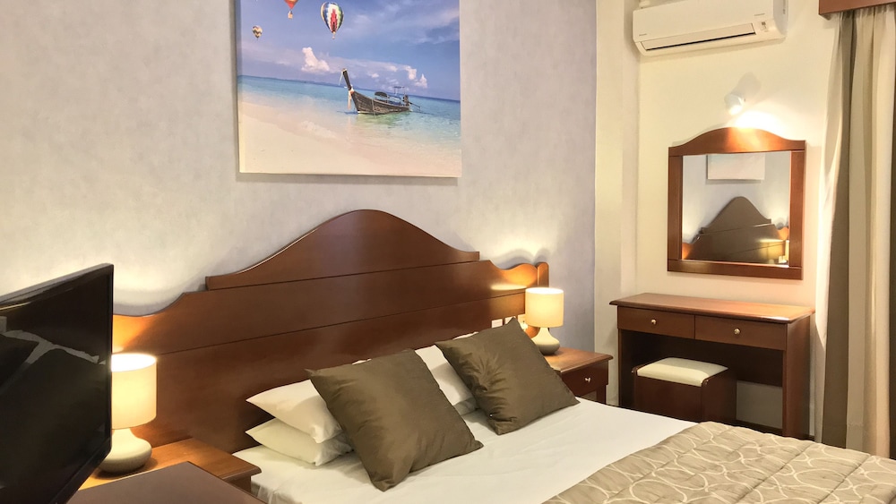 Diana Hotel — Hotel rooms in Zante Town, Ionian Islands