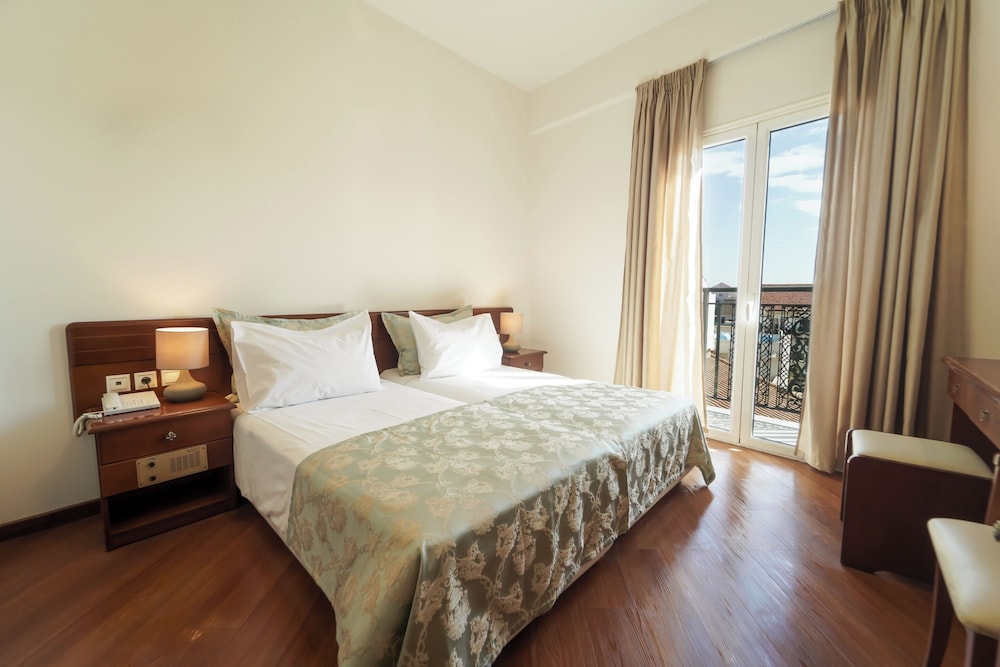 Diana Hotel — Hotel rooms in Zante Town, Ionian Islands