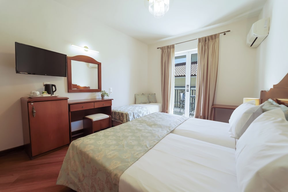 Diana Hotel — Hotel rooms in Zante Town, Ionian Islands