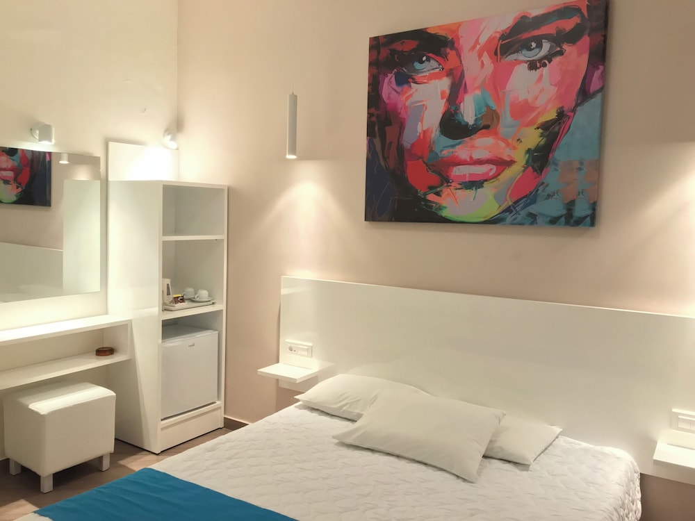 Diana Hotel — Hotel rooms in Zante Town, Ionian Islands