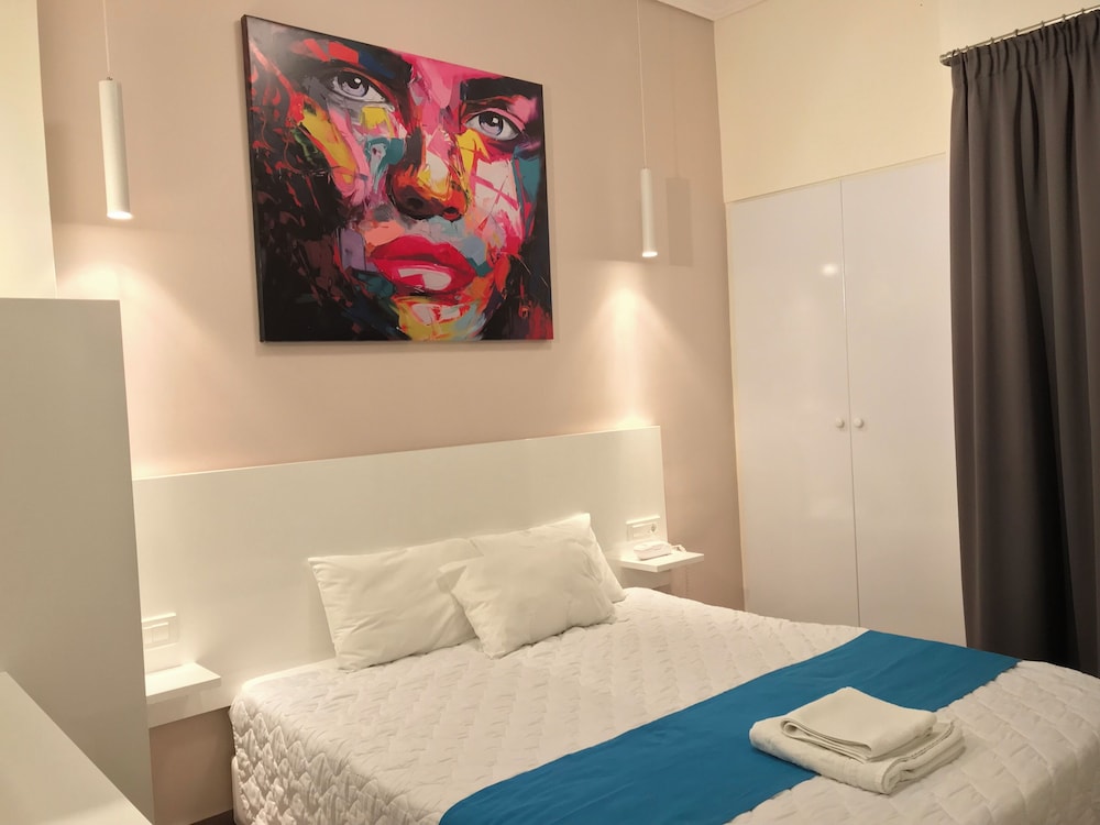 Diana Hotel — Hotel rooms in Zante Town, Ionian Islands