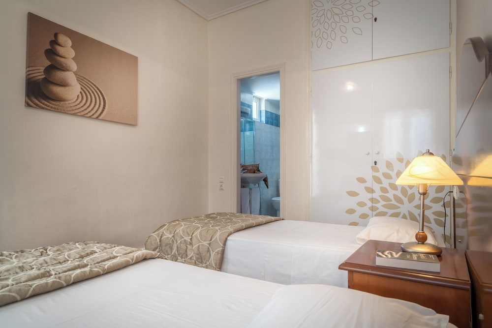Diana Hotel — Hotel rooms in Zante Town, Ionian Islands