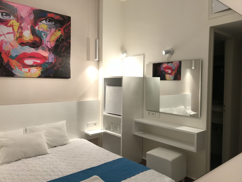 Diana Hotel — Hotel rooms in Zante Town, Ionian Islands