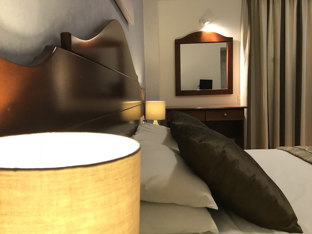 Diana Hotel — Hotel rooms in Zante Town, Ionian Islands