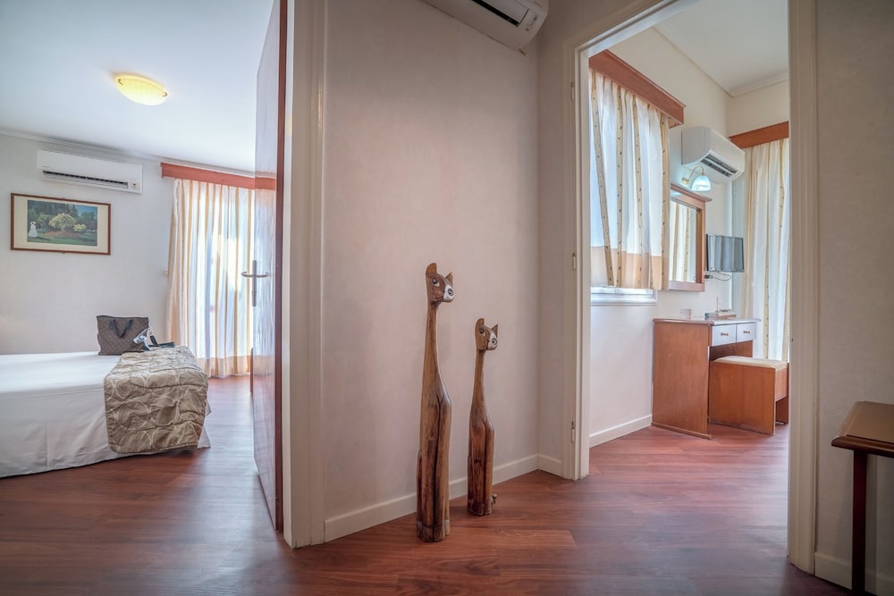Diana Hotel — Hotel rooms in Zante Town, Ionian Islands