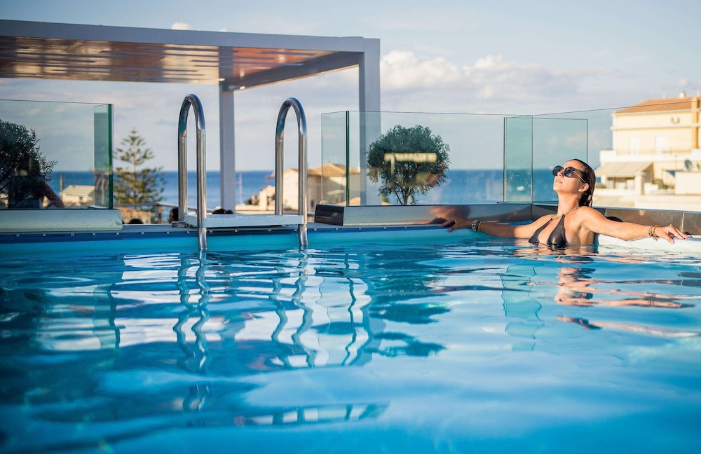 Diana Hotel — Swimming pool in Zante Town, Ionian Islands