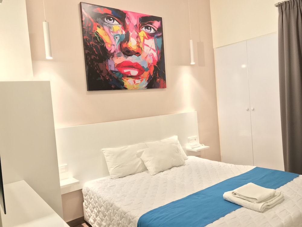 Diana Hotel — Hotel rooms in Zante Town, Ionian Islands