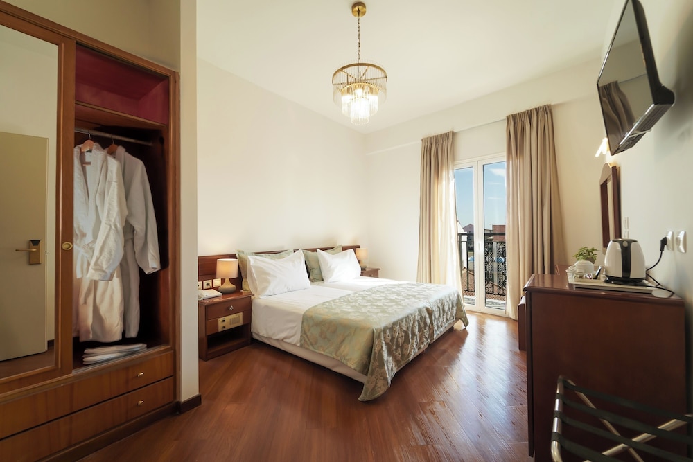 Diana Hotel — Hotel rooms in Zante Town, Ionian Islands