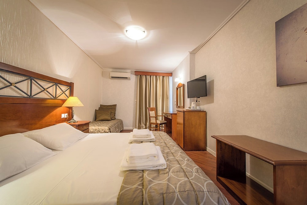 Diana Hotel — Hotel rooms in Zante Town, Ionian Islands