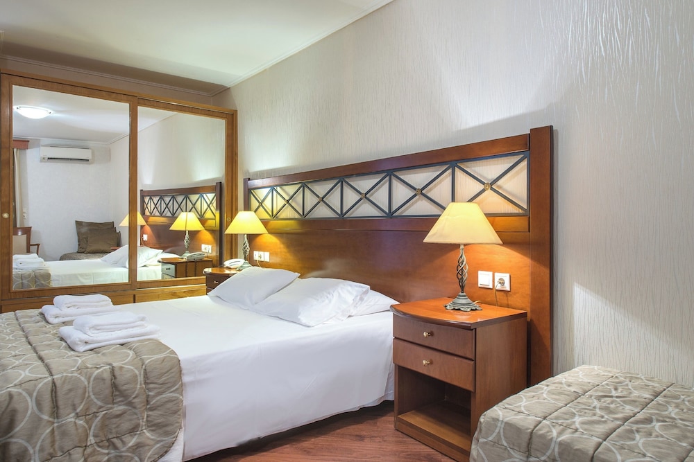 Diana Hotel — Hotel rooms in Zante Town, Ionian Islands