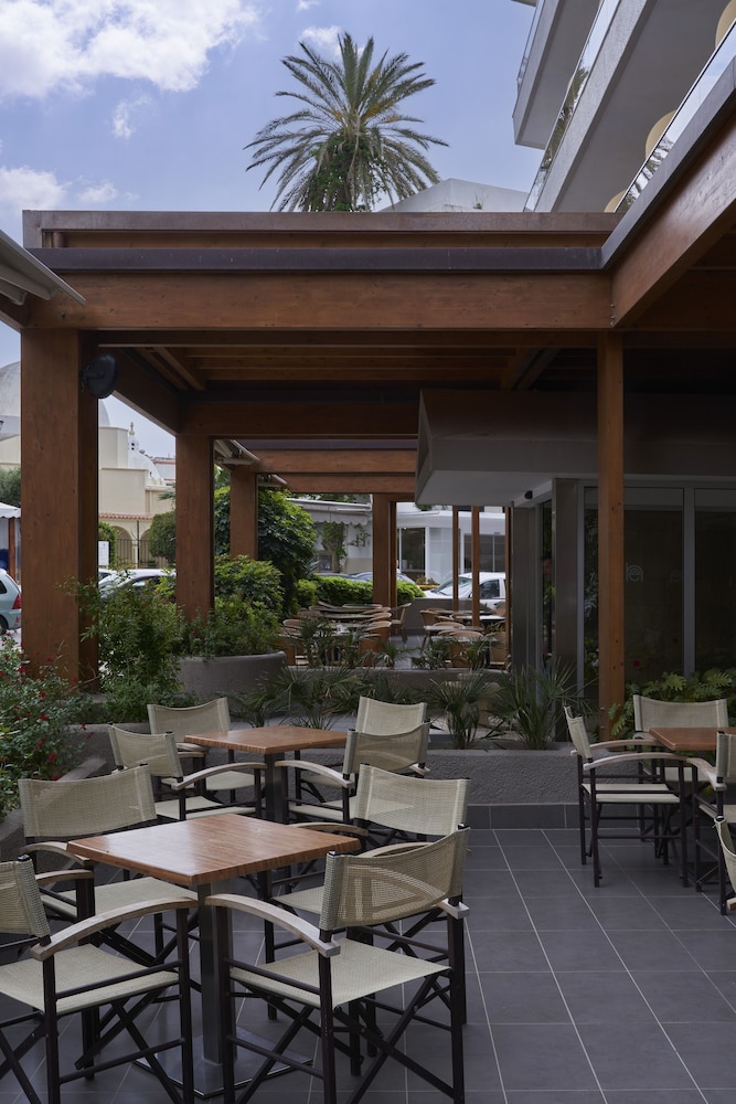 Esperia City Hotel — Restaurant & bars in Rhodes Town, South Aegean