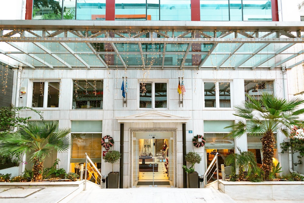 Best Western Plus Embassy Hotel