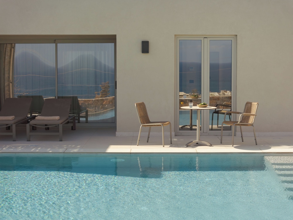Galaxy Suites Boutique Resort — Swimming pool in Hersonissos