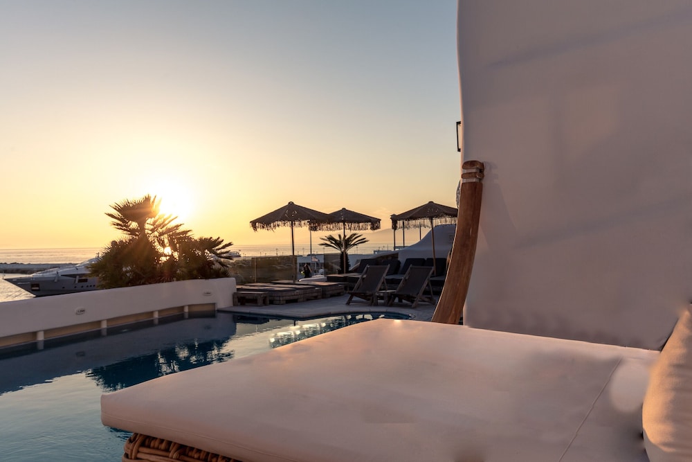 Harmony Boutique Hotel — Swimming pool in Mykonos Town, South Aegean
