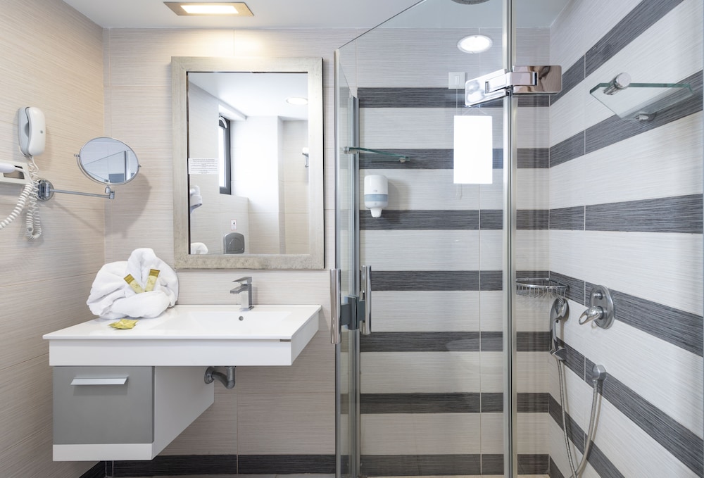 Iolida Beach by Smile Hotels — Hotel rooms in Chania