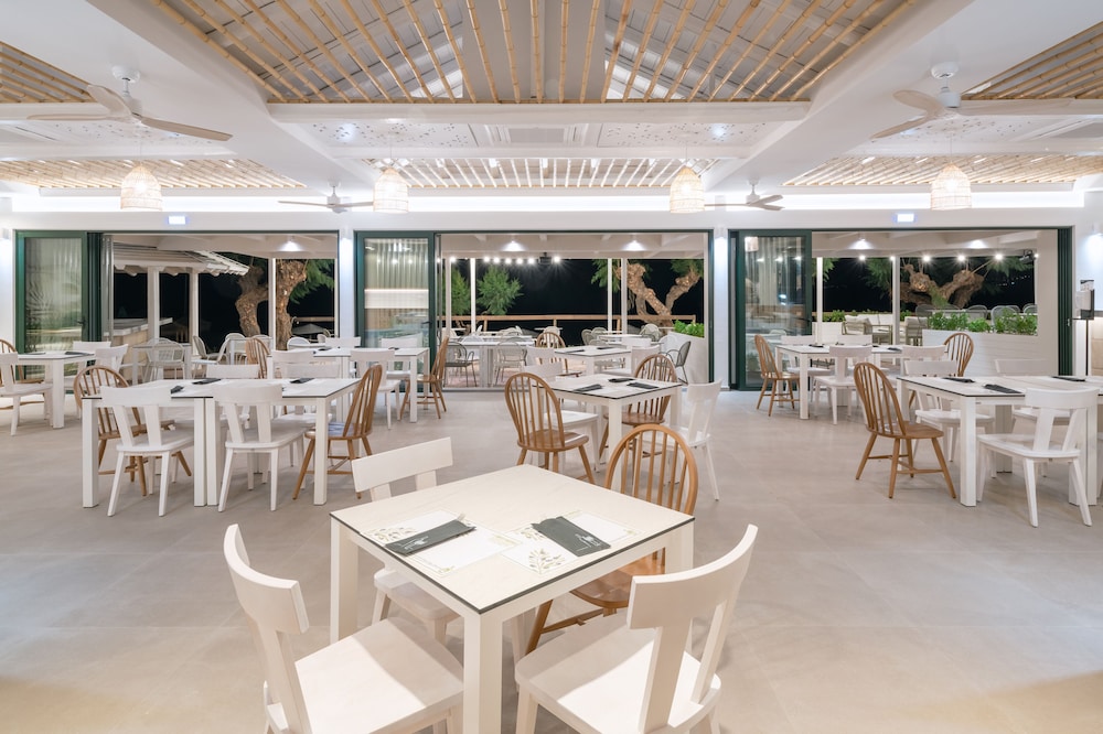 Iolida Beach by Smile Hotels — Restaurant & bars in Chania