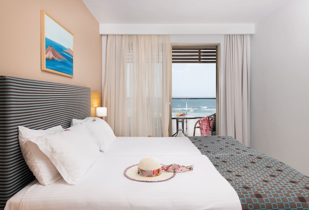 Iolida Beach by Smile Hotels — Hotel rooms in Chania