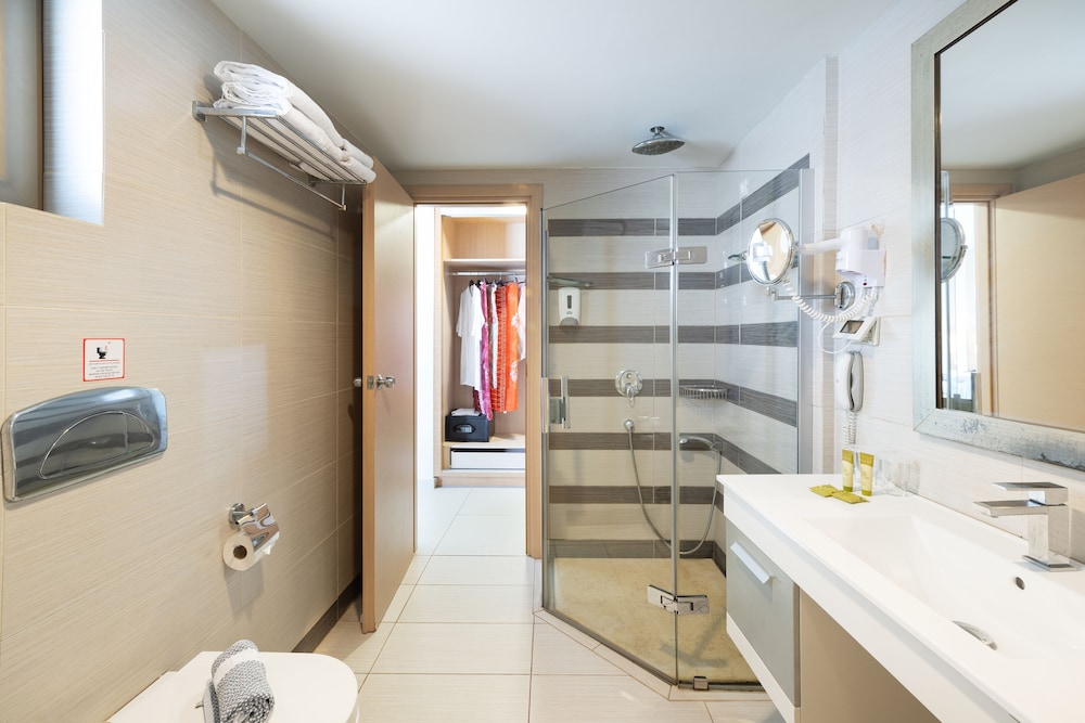 Iolida Beach by Smile Hotels — Hotel rooms in Chania