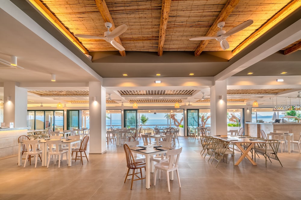 Iolida Beach by Smile Hotels — Restaurant & bars in Chania