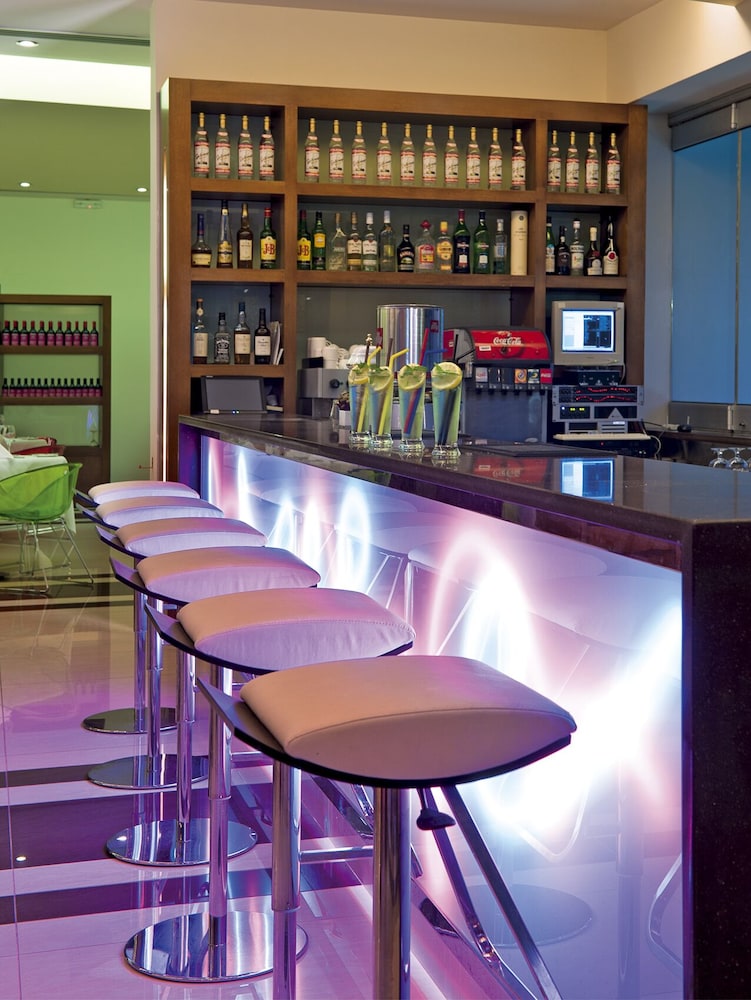 Iolida Beach by Smile Hotels — Restaurant & bars in Chania