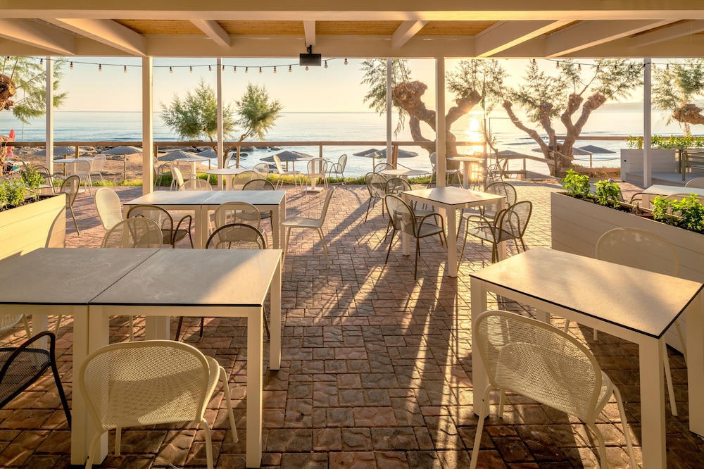 Iolida Beach by Smile Hotels — Restaurant & bars in Chania
