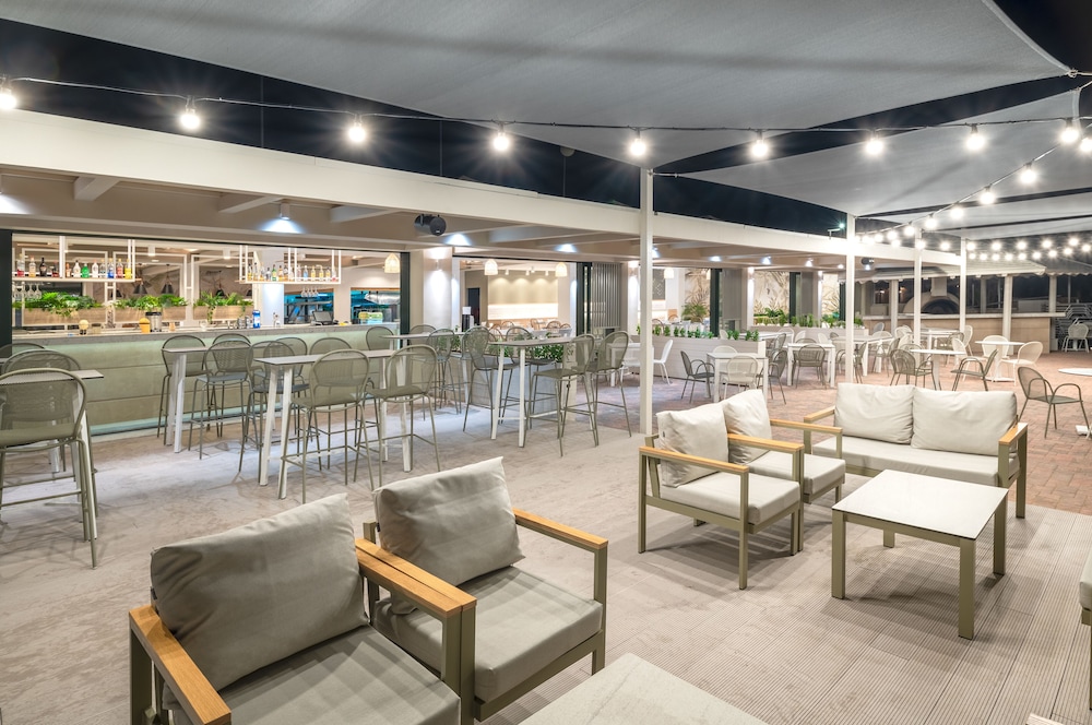 Iolida Beach by Smile Hotels — Restaurant & bars in Chania
