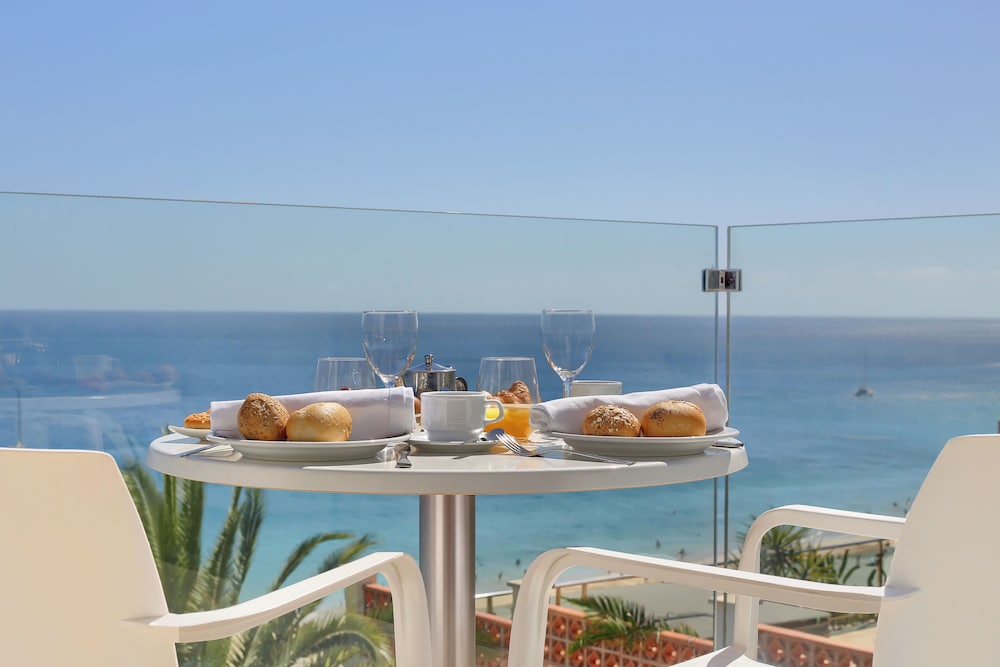 Apartamentos Garden & Sea Boutique Lodging by LIVVO — Restaurant & bars in Esquinzo, Canary Islands