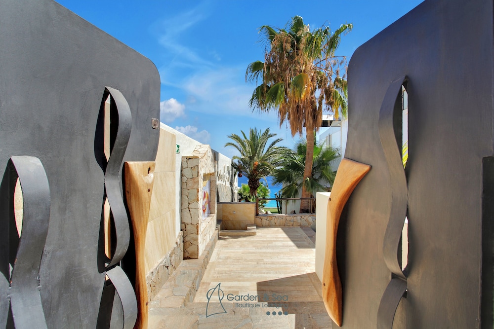 Apartamentos Garden & Sea Boutique Lodging by LIVVO — Hotel building in Esquinzo, Canary Islands