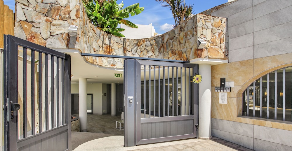 Apartamentos Garden & Sea Boutique Lodging by LIVVO — Hotel building in Esquinzo, Canary Islands