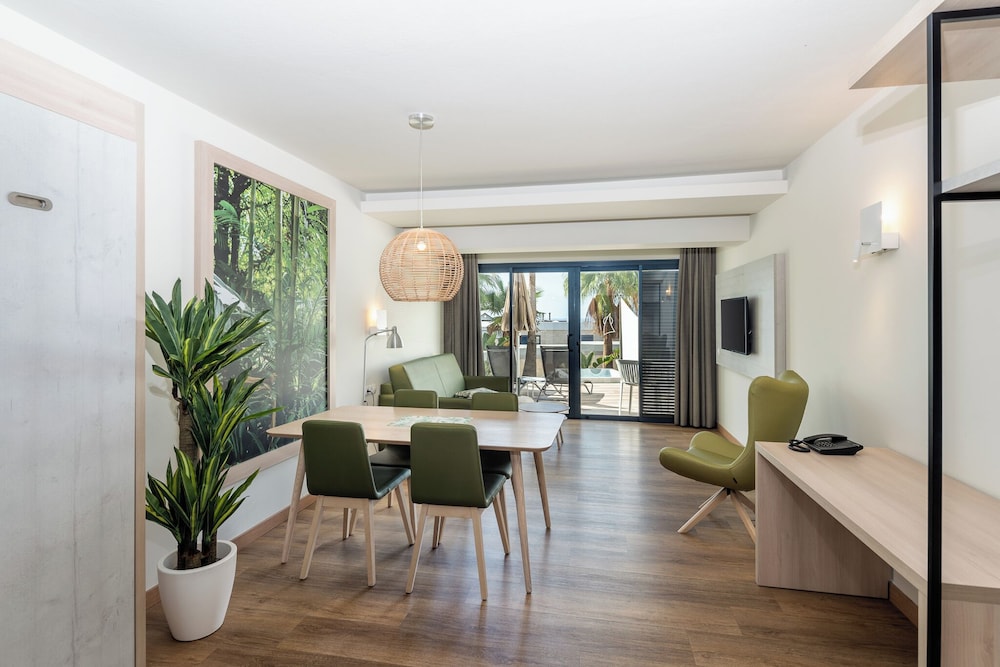 Apartamentos Garden & Sea Boutique Lodging by LIVVO — Hotel rooms in Esquinzo, Canary Islands