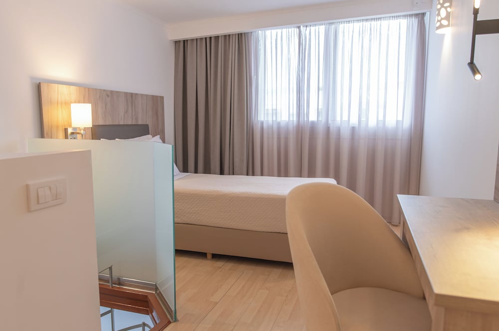Kosta Palace — Hotel rooms in Kos Town, South Aegean