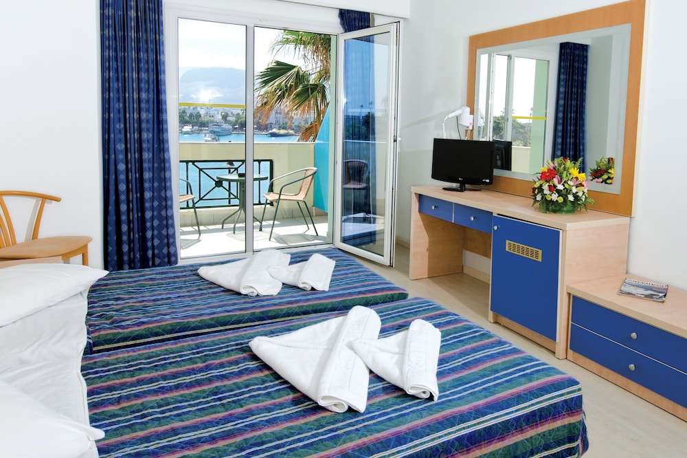 Kosta Palace — Hotel rooms in Kos Town, South Aegean