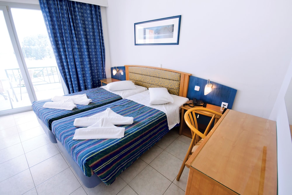 Kosta Palace — Hotel rooms in Kos Town, South Aegean
