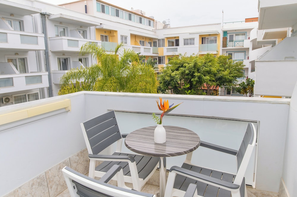 Kosta Palace — Hotel building in Kos Town, South Aegean