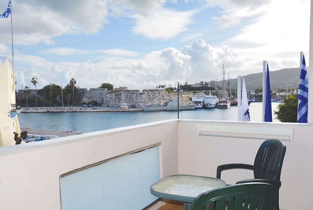 Kosta Palace — Attractions in the area in Kos Town, South Aegean
