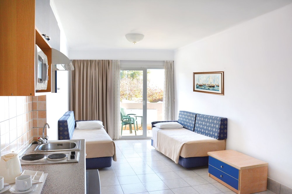 Kosta Palace — Hotel rooms in Kos Town, South Aegean