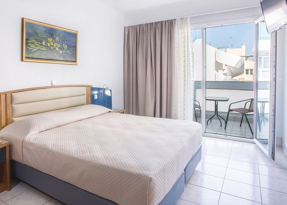 Kosta Palace — Hotel rooms in Kos Town, South Aegean