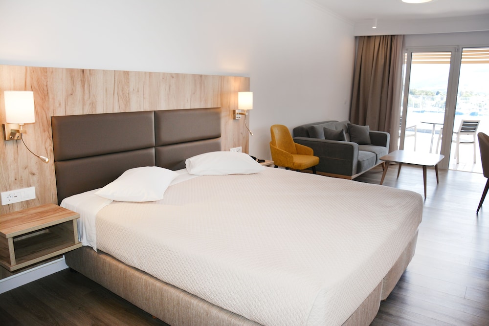 Kosta Palace — Hotel rooms in Kos Town, South Aegean