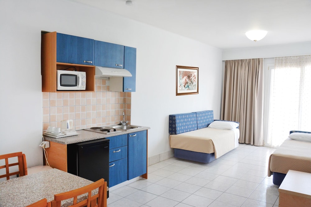 Kosta Palace — Hotel rooms in Kos Town, South Aegean