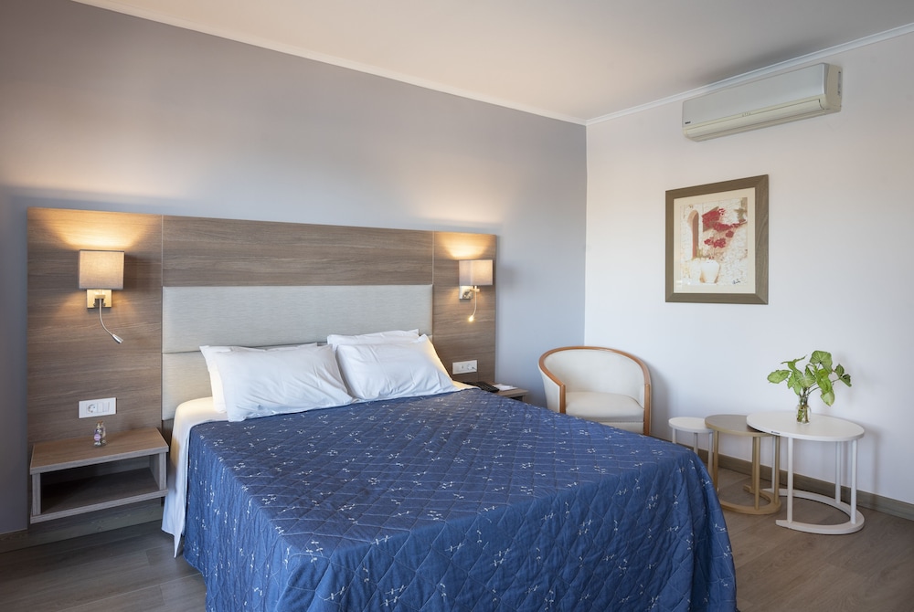 Kosta Palace — Hotel rooms in Kos Town, South Aegean