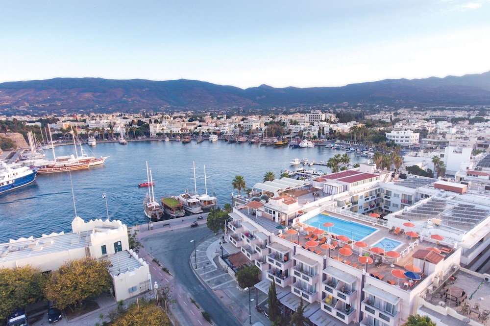Kosta Palace — Attractions in the area in Kos Town, South Aegean