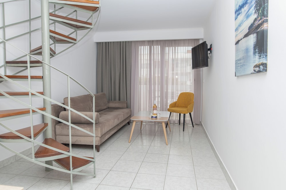 Kosta Palace — Hotel rooms in Kos Town, South Aegean