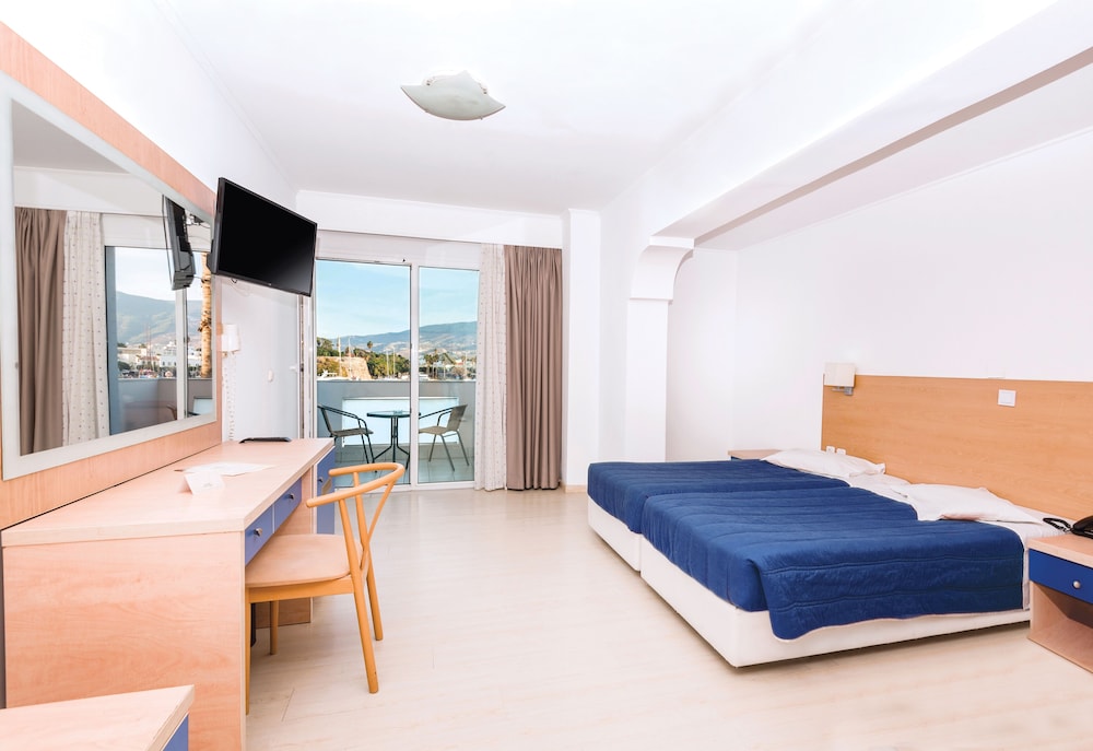Kosta Palace — Hotel rooms in Kos Town, South Aegean