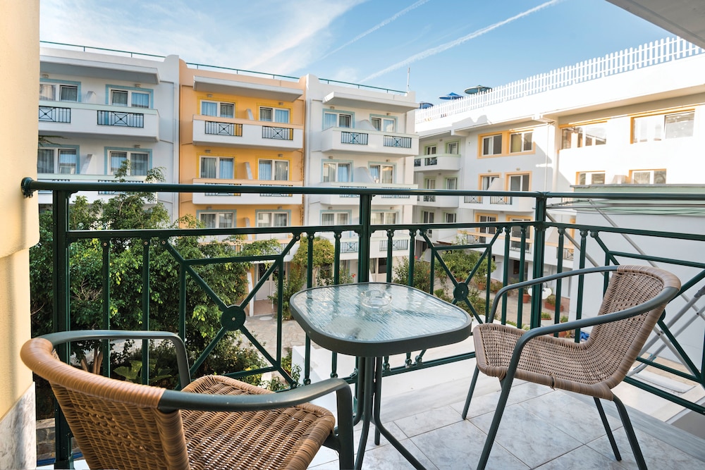 Kosta Palace — Hotel building in Kos Town, South Aegean