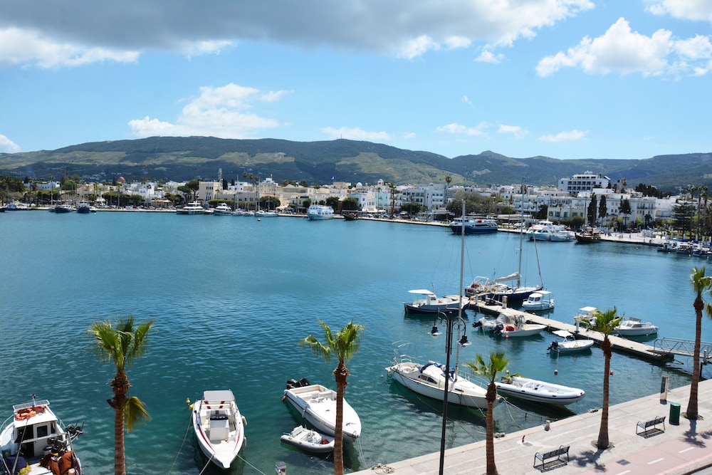 Kosta Palace — Attractions in the area in Kos Town, South Aegean